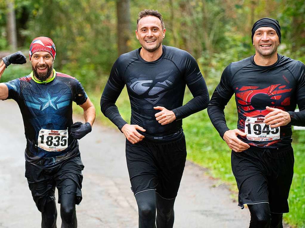 Viele Hindernisse, kaltes Wasser, tiefer Schlamm: Rund 2000 Sportler stellten sich den Herausforderungen beim Rothaus Mudiator Finale in Grafenhausen.