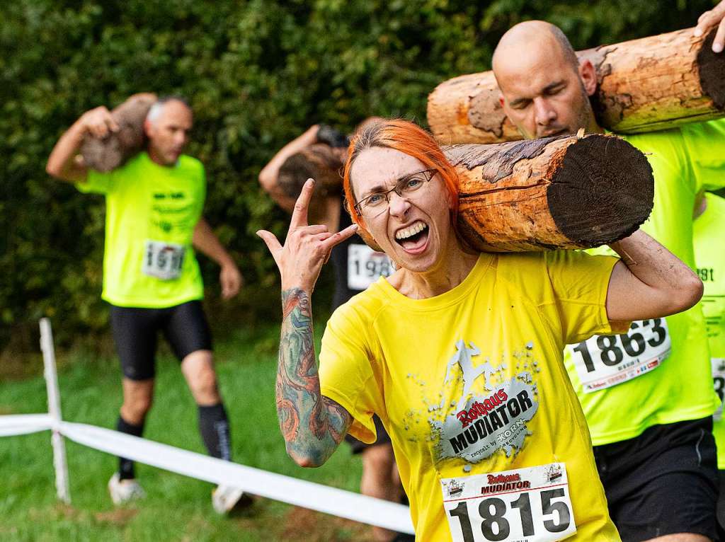 Viele Hindernisse, kaltes Wasser, tiefer Schlamm: Rund 2000 Sportler stellten sich den Herausforderungen beim Rothaus Mudiator Finale in Grafenhausen.