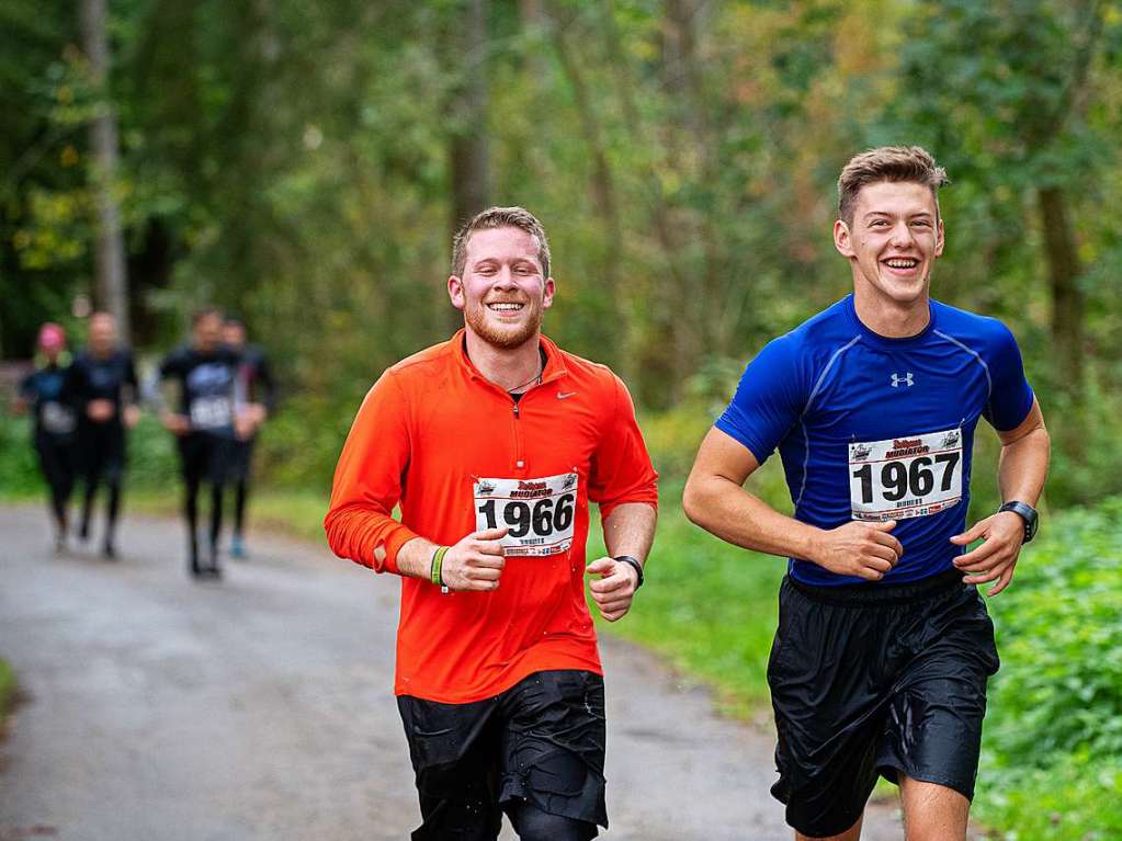 Viele Hindernisse, kaltes Wasser, tiefer Schlamm: Rund 2000 Sportler stellten sich den Herausforderungen beim Rothaus Mudiator Finale in Grafenhausen.