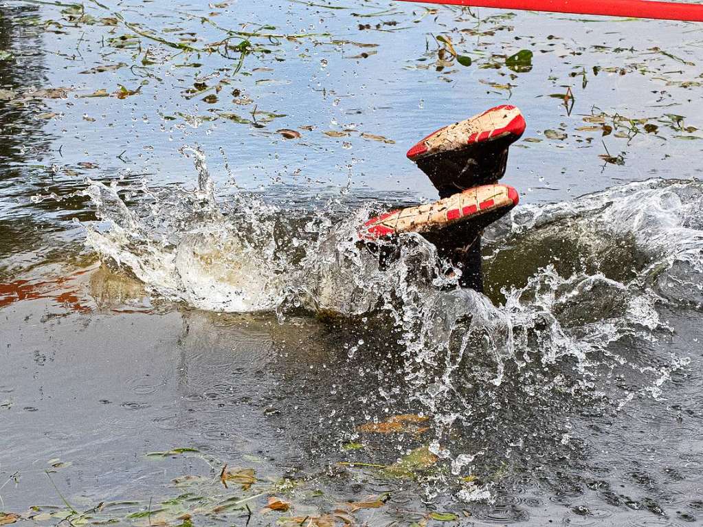 Viele Hindernisse, kaltes Wasser, tiefer Schlamm: Rund 2000 Sportler stellten sich den Herausforderungen beim Rothaus Mudiator Finale in Grafenhausen.