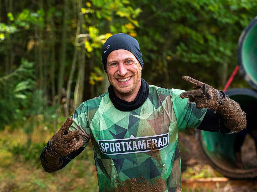 Viele Hindernisse, kaltes Wasser, tiefer Schlamm: Rund 2000 Sportler stellten sich den Herausforderungen beim Rothaus Mudiator Finale in Grafenhausen.