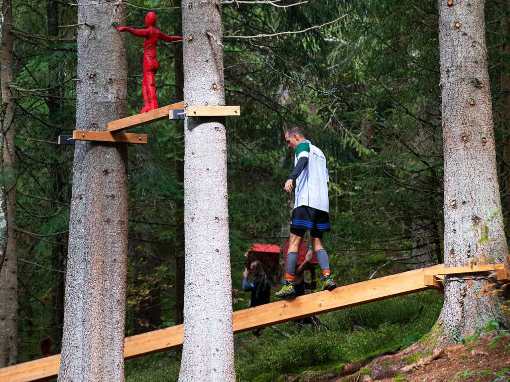 Viele Hindernisse, kaltes Wasser, tiefer Schlamm: Rund 2000 Sportler stellten sich den Herausforderungen beim Rothaus Mudiator Finale in Grafenhausen.