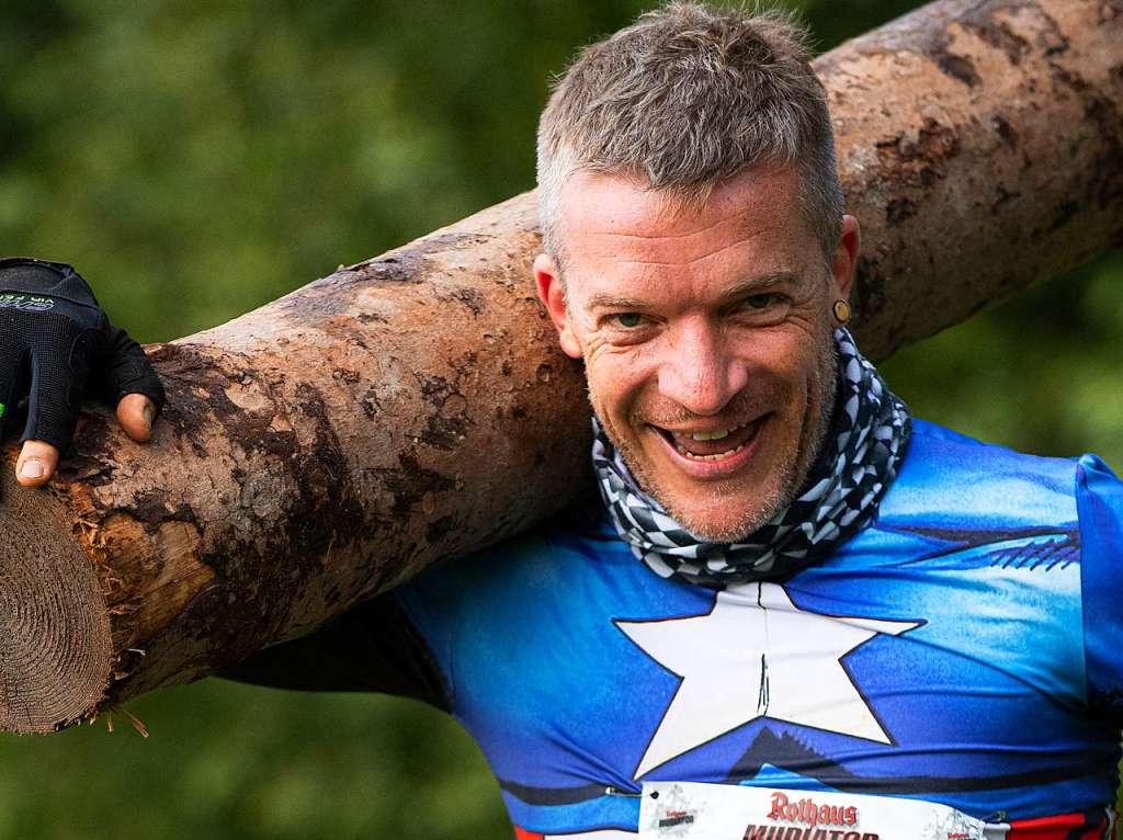 Viele Hindernisse, kaltes Wasser, tiefer Schlamm: Rund 2000 Sportler stellten sich den Herausforderungen beim Rothaus Mudiator Finale in Grafenhausen.