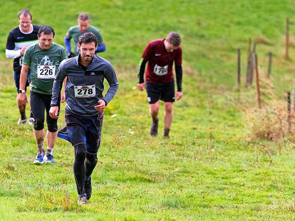 Viele Hindernisse, kaltes Wasser, tiefer Schlamm: Rund 2000 Sportler stellten sich den Herausforderungen beim Rothaus Mudiator Finale in Grafenhausen.