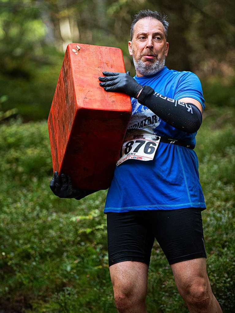 Viele Hindernisse, kaltes Wasser, tiefer Schlamm: Rund 2000 Sportler stellten sich den Herausforderungen beim Rothaus Mudiator Finale in Grafenhausen.