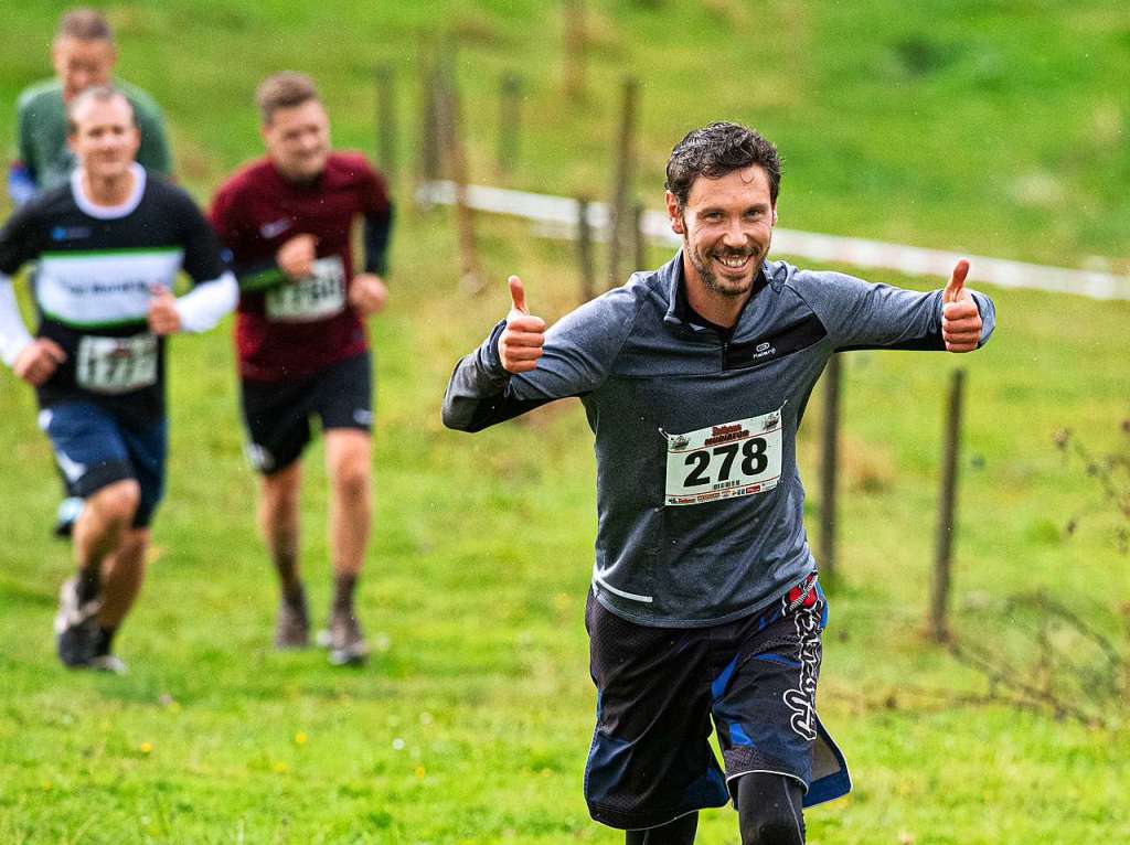 Viele Hindernisse, kaltes Wasser, tiefer Schlamm: Rund 2000 Sportler stellten sich den Herausforderungen beim Rothaus Mudiator Finale in Grafenhausen.