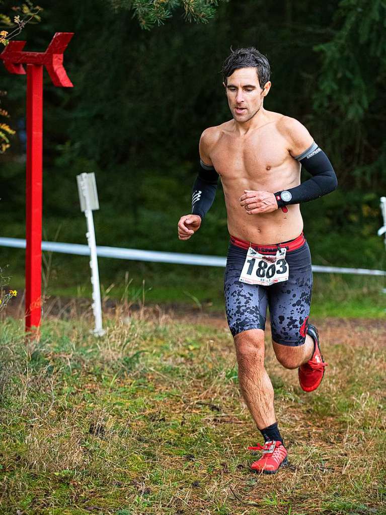 Viele Hindernisse, kaltes Wasser, tiefer Schlamm: Rund 2000 Sportler stellten sich den Herausforderungen beim Rothaus Mudiator Finale in Grafenhausen.