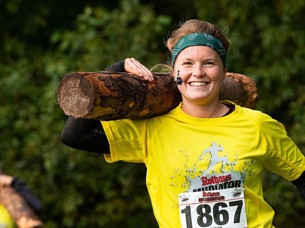 Viele Hindernisse, kaltes Wasser, tiefer Schlamm: Rund 2000 Sportler stellten sich den Herausforderungen beim Rothaus Mudiator Finale in Grafenhausen.