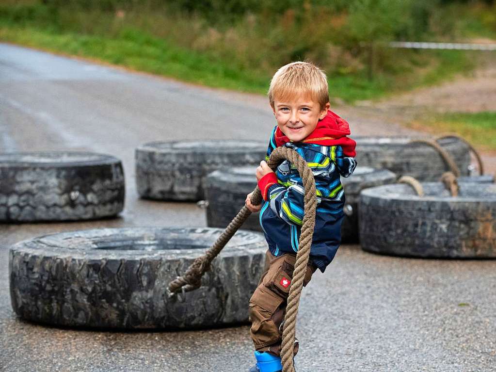 Viele Hindernisse, kaltes Wasser, tiefer Schlamm: Rund 2000 Sportler stellten sich den Herausforderungen beim Rothaus Mudiator Finale in Grafenhausen.