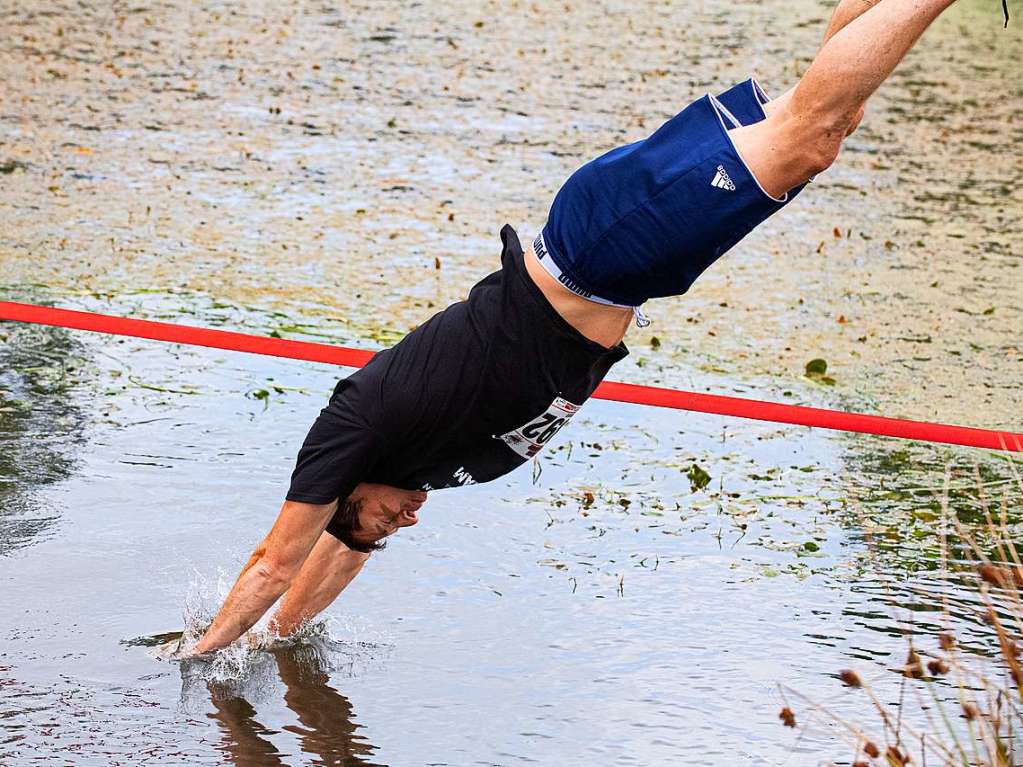 Viele Hindernisse, kaltes Wasser, tiefer Schlamm: Rund 2000 Sportler stellten sich den Herausforderungen beim Rothaus Mudiator Finale in Grafenhausen.