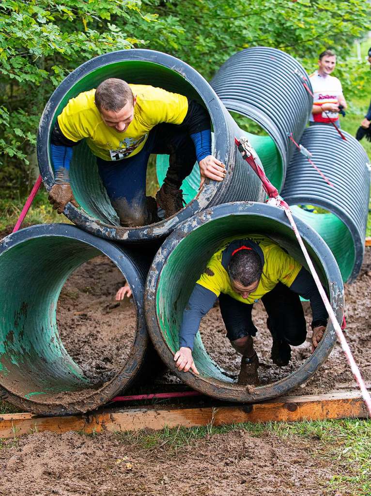 Viele Hindernisse, kaltes Wasser, tiefer Schlamm: Rund 2000 Sportler stellten sich den Herausforderungen beim Rothaus Mudiator Finale in Grafenhausen.