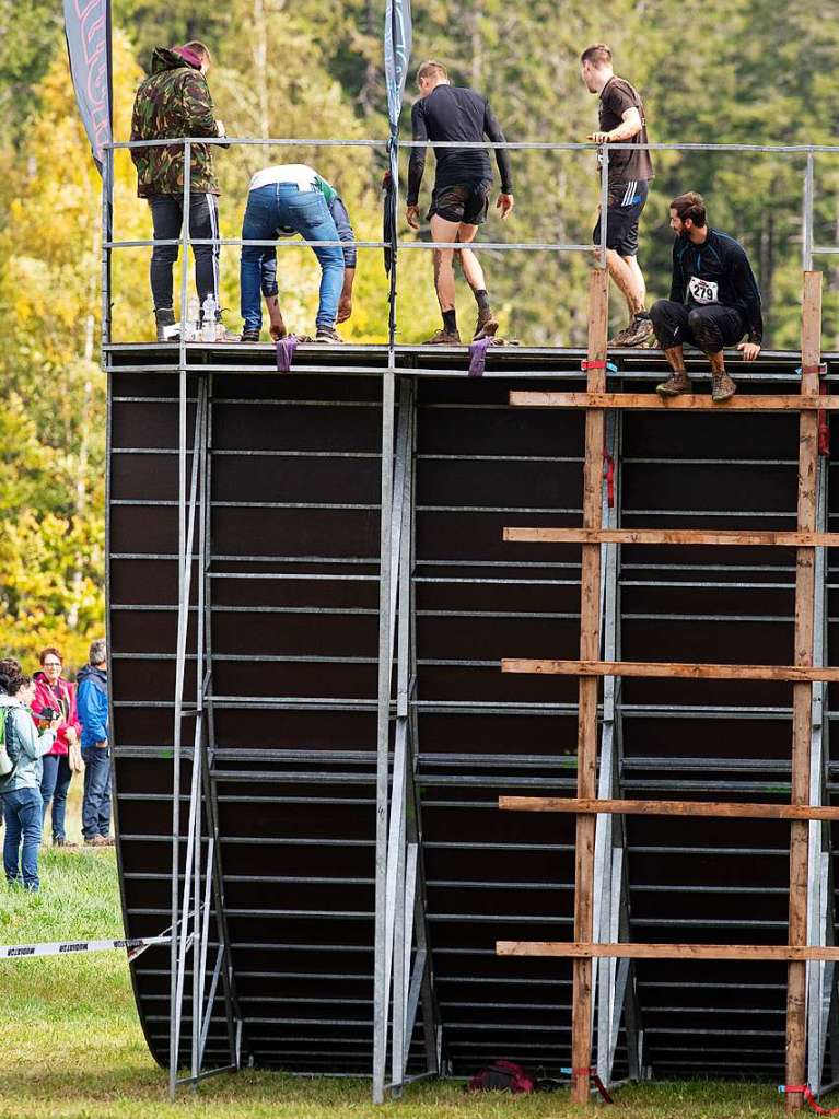 Viele Hindernisse, kaltes Wasser, tiefer Schlamm: Rund 2000 Sportler stellten sich den Herausforderungen beim Rothaus Mudiator Finale in Grafenhausen.