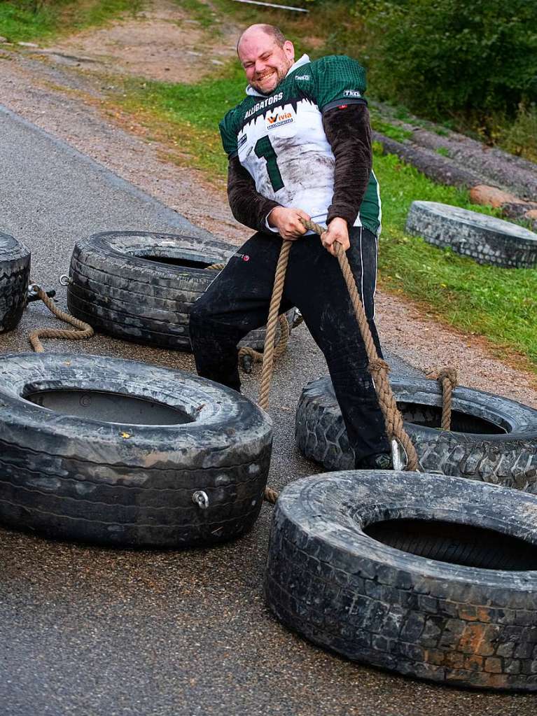 Viele Hindernisse, kaltes Wasser, tiefer Schlamm: Rund 2000 Sportler stellten sich den Herausforderungen beim Rothaus Mudiator Finale in Grafenhausen.