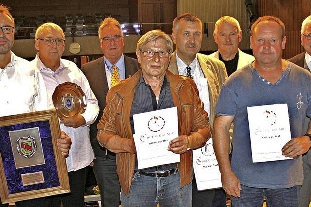 Kleintierzchter feiern mit Freunden