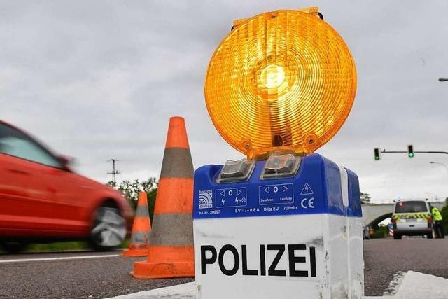 Auto berschlgt sich bei Goldscheuer – Insassen verletzen sich schwer