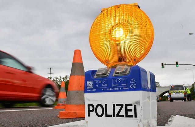 Die Strae bei Kittersburg war zeitweise voll gesperrt. (Symbolbild)  | Foto: Hendrik Schmidt (dpa)