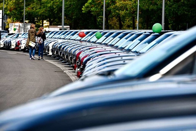 Viele, viele Autos: Zwlf Freiburger U...tag beim groen Autohaus-Erlebnistag.   | Foto: Thomas Kunz