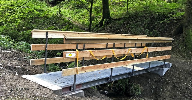 Die alte Brcke am Fliederbach war in ...ahre gekommen, nun gibt es eine neue.   | Foto: Gemeinde Buggingen