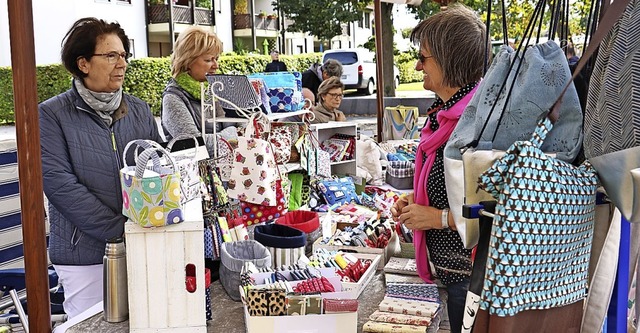 Bunt war die Auswahl an den Stnden, u... hatte Spa an den Oldtimer-Traktoren.  | Foto: Christa Rinklin