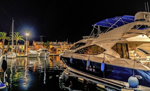 Sommeridylle im Hafen von Empuriabrava...adtteil von Castell d&#8217;Empuries.  | Foto: Martin Bildstein copyright