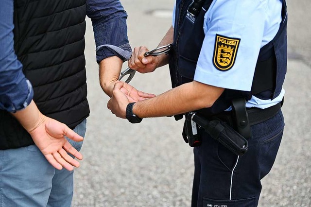Ein 28-Jhriger legte sich in Lrrach mit der Polizei an (Symbolfoto).  | Foto: Jonas Hirt