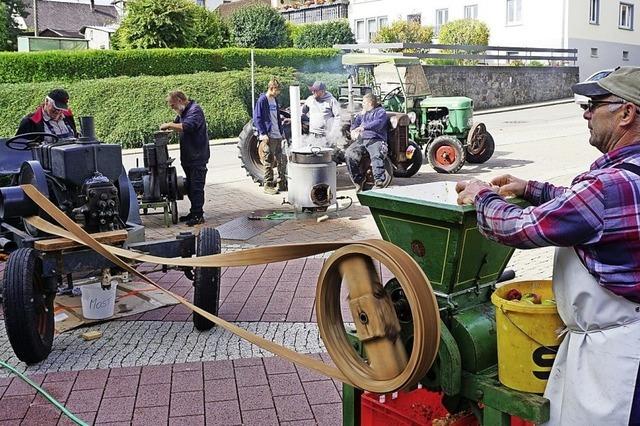 Mit Obstpresse und Obsthcksler unterwegs