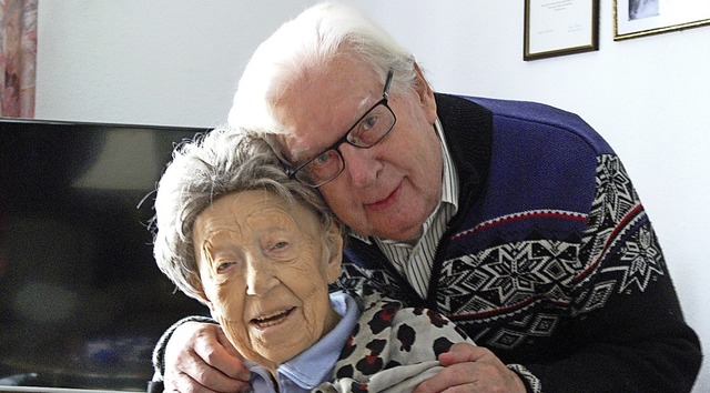 Seit 65 Jahren ein Paar: Johanna und Rudolf Sadowski   | Foto: Herbert Frey