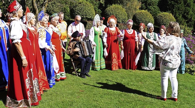 Ohrenschmaus und Augenweide: der russische Chor Echo aus Lrrach  | Foto: Silke Hartenstein