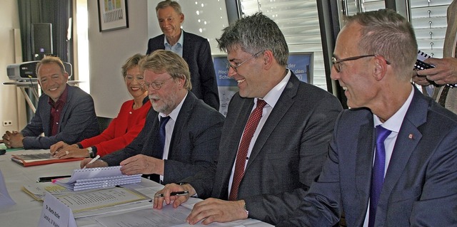 Die Planungsvereinbarung zum Streckena... Jens Bergmann vom DB Netze-Vorstand.   | Foto: Charlotte Frse