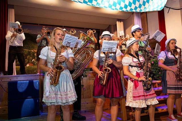 Fotos: Bier und Tanz beim Oktoberfest in Lenzkirch