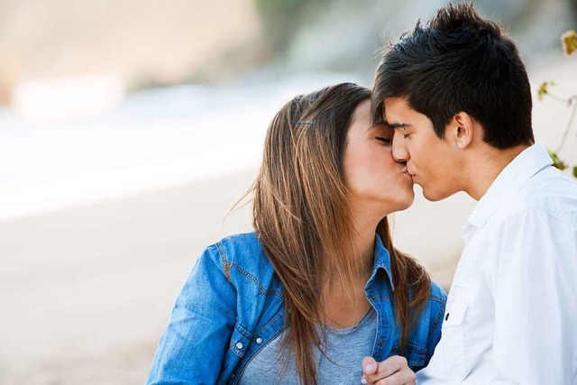 Kissing-disease, Kuss-Krankheit  wird ... und geben es etwa beim Kssen weiter.  | Foto: karelnoppe  (stock.adobe.com)