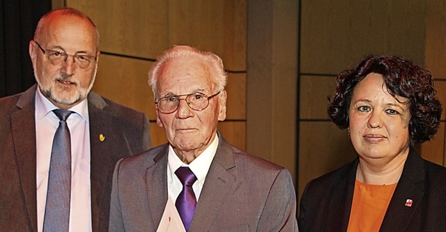 Klaus Kener, Vorsitzender des Bezirks...ezirksleiterin der IG BCE (von links).  | Foto: IG BCE