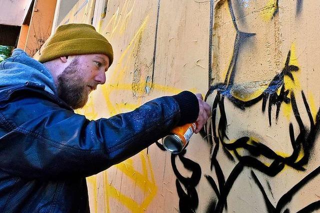 Graffiti-Künstler besprühen das Einkaufszentrum in Freiburg-Landwasser
