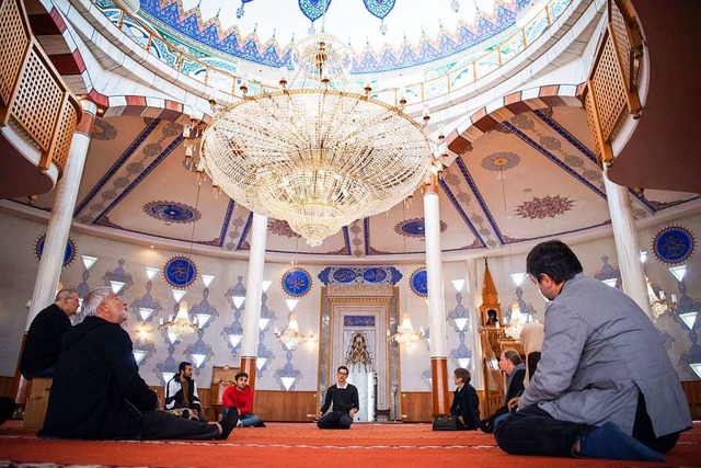 Gebetsraum der Yavuz-Sultan-Selim-Moschee in Mannheim  | Foto: Tom Weller (dpa)