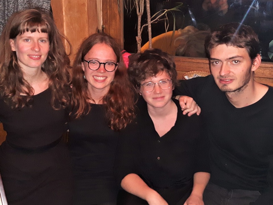 Kiran, Hannah, Lara und Damian (von links) sind Teil von Laut &amp; Lyrik  | Foto: Carla Bihl