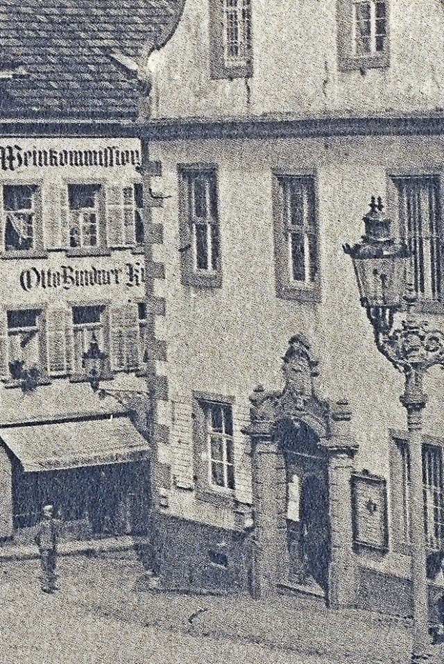 Rechts des Rathauseingangs hing eine A...ten am 13. September 1919 berichteten.  | Foto: Repro: Jrgen Simon
