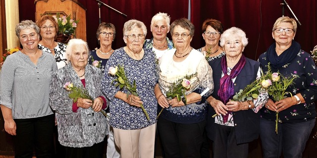 Das Vorstandsteam mit Anja Moosmann un... Jahren bei der Grndung dabei waren.   | Foto: Horst Dauenhauer