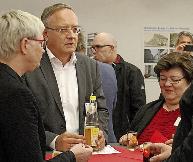 SPD-Landesvorsitzender Andreas Stoch (...it Betriebsrten und Parteimitgliedern  | Foto: Thomas Loisl Mink