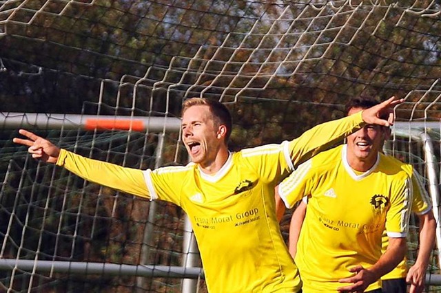 Jubel in Marbach: Patrick Koch erzielt...reisto den Hlzlebrucker Siegtreffer.  | Foto: Dieter Reinhardt