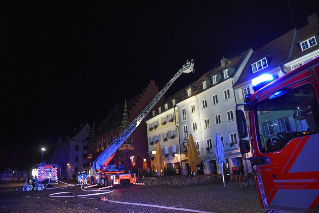 Die Feuerwehr ist im Einsatz.  | Foto: Rita Eggstein