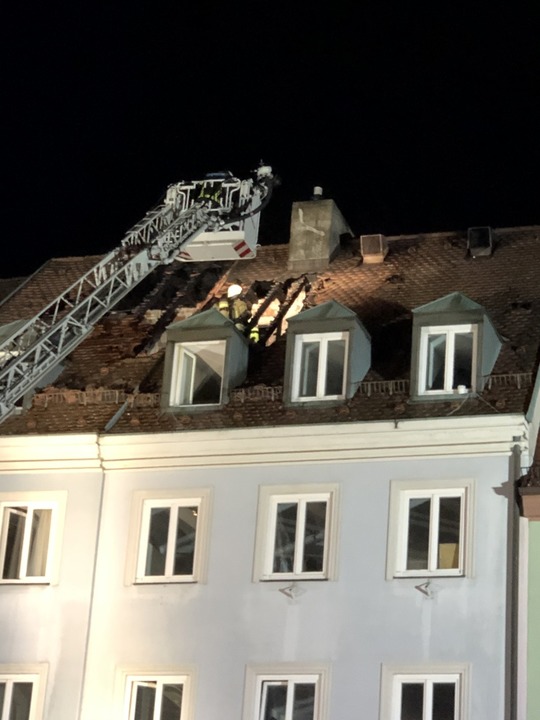 Das Feuer ist im Dachspitz des Ganter-Brauereiausschanks ausgebrochen.  | Foto: Joachim Rderer