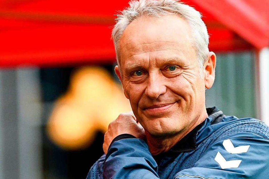 SC-Trainer Christian Streich vor dem Spiel. Offenbar schien er zu ahnen, dass gegen die Dortmund etwas möglich sein könnte. (Foto: THOMAS KIENZLE (AFP)) SC-Trainer Christian Streich vor dem Spiel. Offenbar schien er zu ahnen, dass gegen die Dortmund etwas möglich sein könnte. (Foto: THOMAS KIENZLE (AFP))