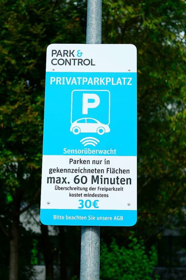 Dauerparkern auf dem Lidl-Parkplatz geht es an den Geldbeutel.  | Foto: Ingo Schneider