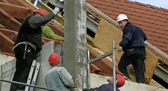 Energetische Dachsanierungen knnen WEG nur gemeinsam angehen.   | Foto: Jens Wolf