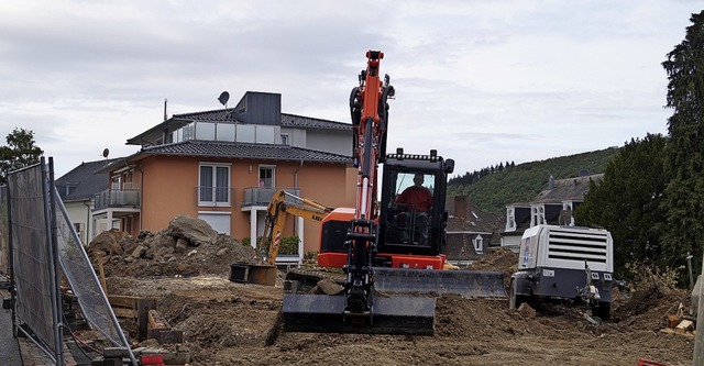 In der Luisenstrae Ost in Badenweiler ist der Bagger am Werk.   | Foto: Silke Hartenstein