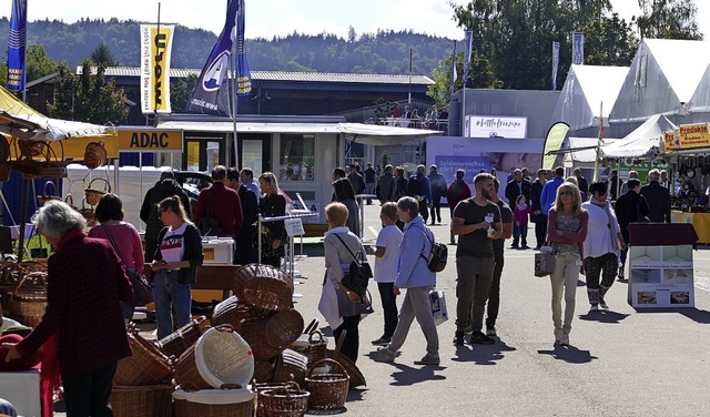 Als zwischendurch mal die Sonne schien... der Dreilandmesse auch nach drauen.   | Foto: Ralf H. Dorweiler