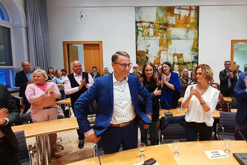 Marion Ibert gratuliert ihrem Mann Markus zum wahlsieg. (Foto: Karl Kovacs) Marion Ibert gratuliert ihrem Mann Markus zum wahlsieg. (Foto: Karl Kovacs)