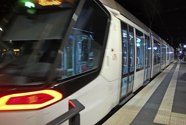 Viele Clubbesucher in Kehl warten nachts lange auf sie: die Tram nach Straburg 