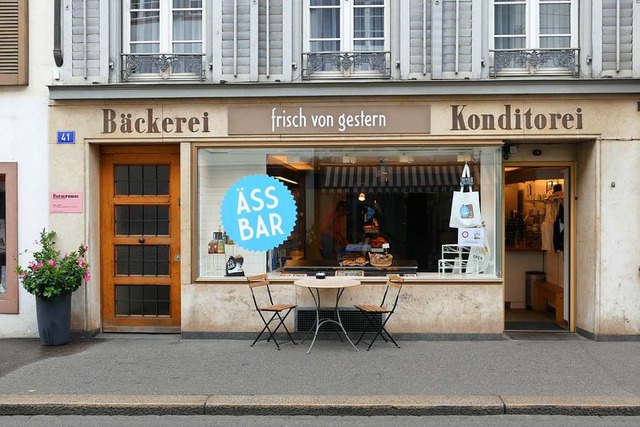 Nur auf den ersten Blick eine normale Bckerei: die ss-Bar in Basel  | Foto: Lukas Mller