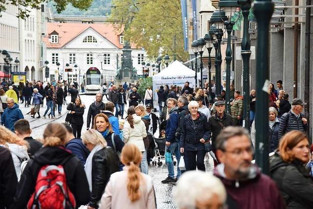 Schlechtes Wetter, aber viele Kunden beim Megasamstag in Freiburg